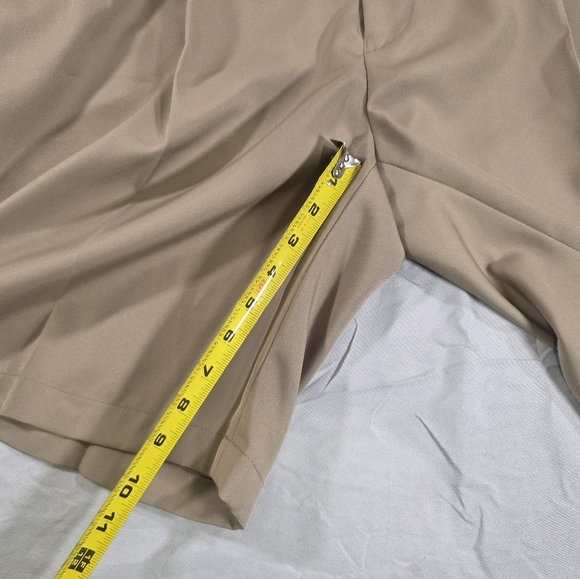 Jos. A. Bank Beige Pleat Front Traveler Shorts - Picture 5 of 6